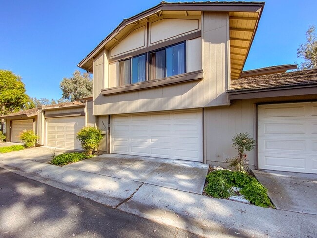 Building Photo - Two-Story 3 Bed, 3 Bath with Bonus Room in...