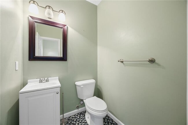 Building Photo - 1650 Huntcrest Way SW