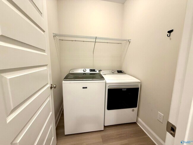 Building Photo - 4018 Rockland Cir SE