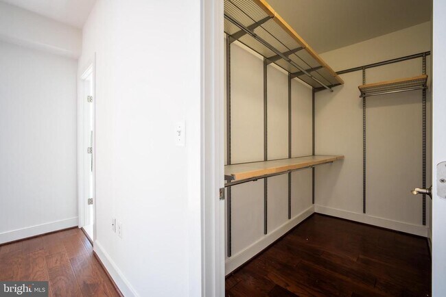 Building Photo - 2215 Richmond Hwy