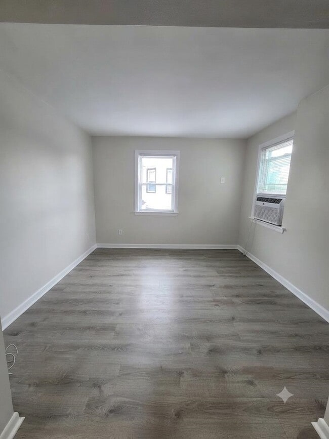 Building Photo - 166 Carmita Ave