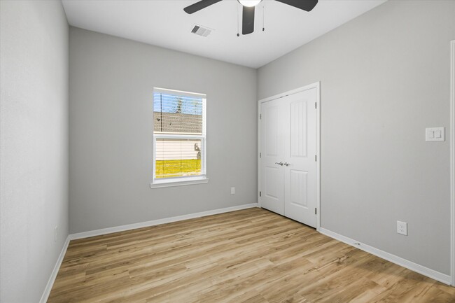 Building Photo - 205 N Bay