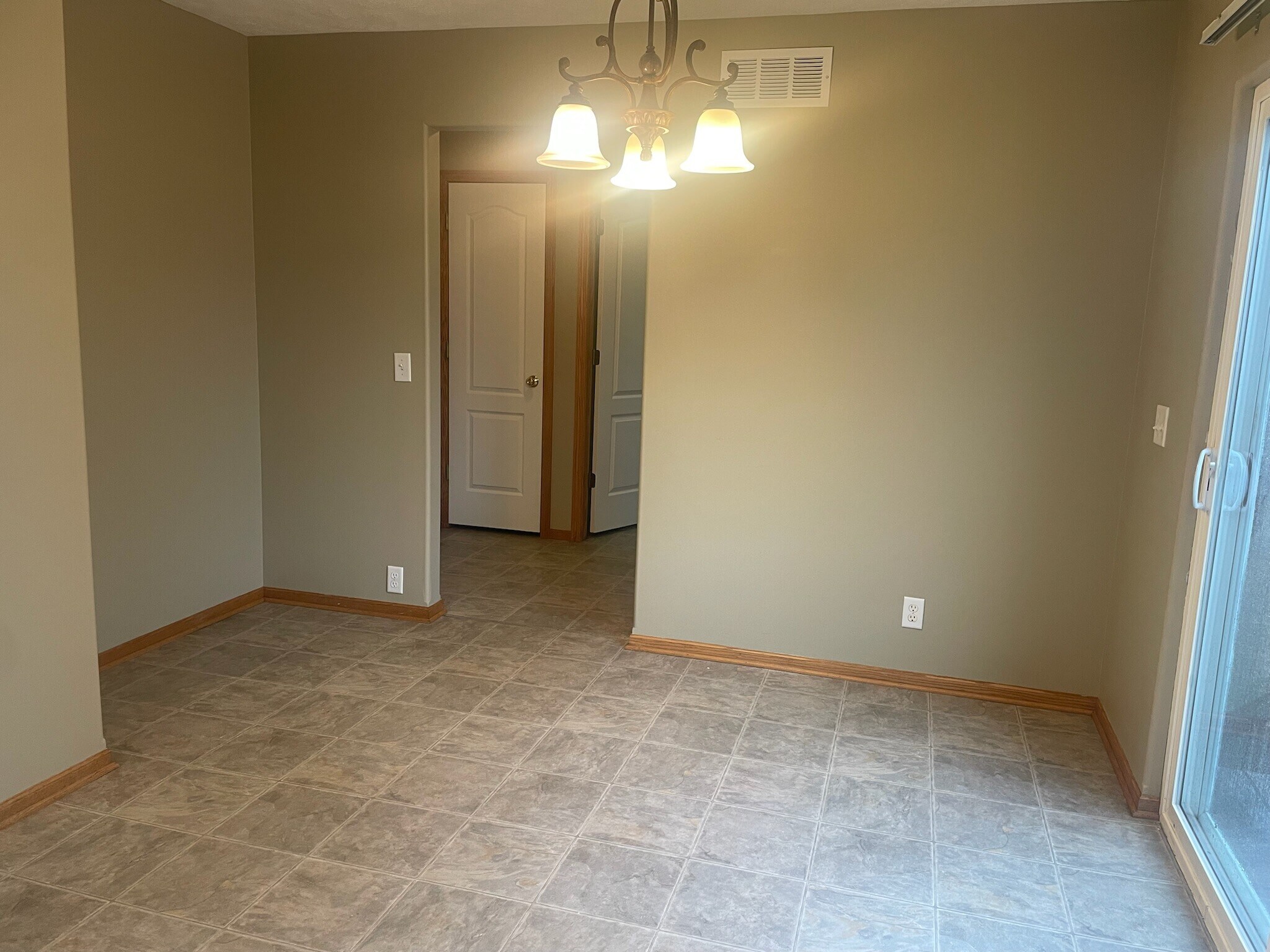Building Photo - 6630 Shadow Pines Place