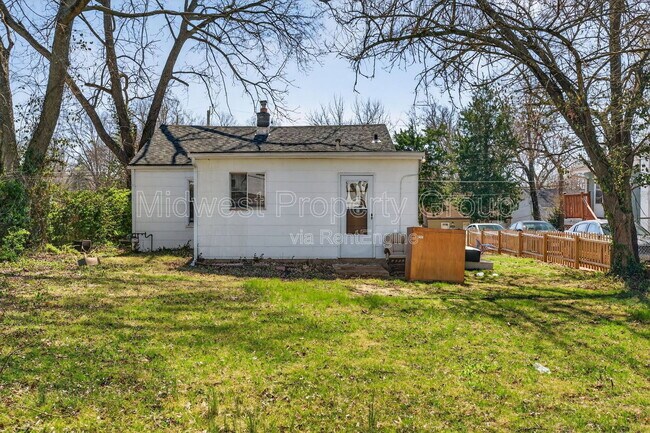 Building Photo - 8921 Higginson Ave