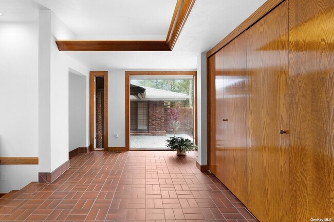 Building Photo - 461 Muttontown Eastwoods Rd