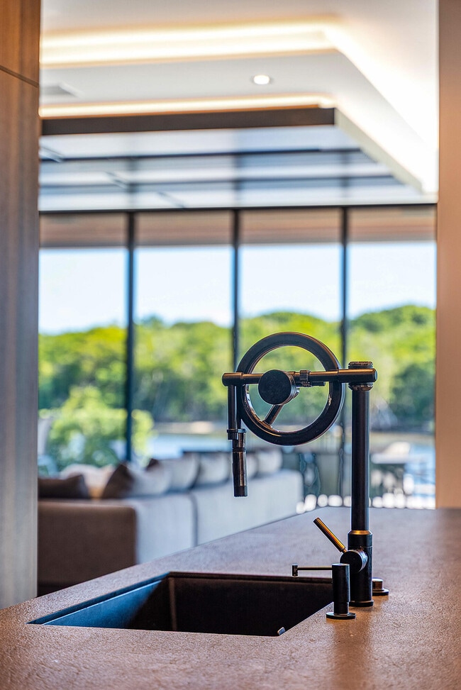 Building Photo - 2934 NE 8th Ave