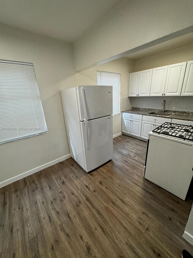 Building Photo - 541 SW 7th St