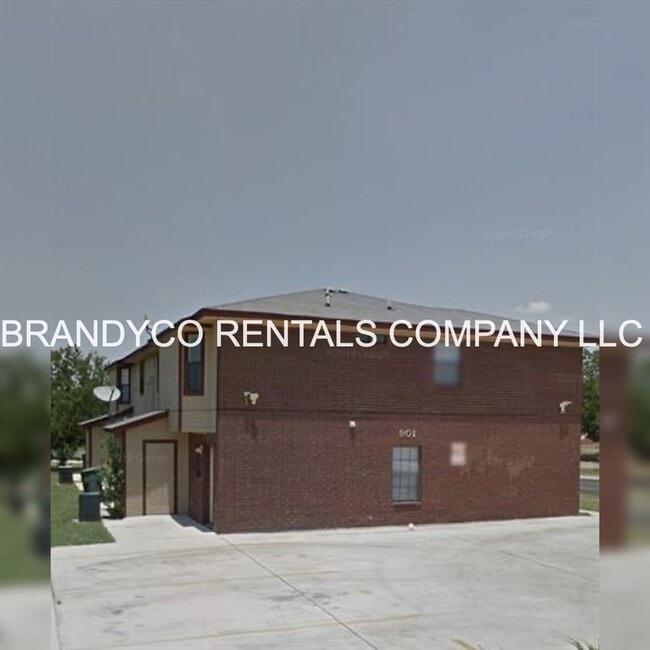 Building Photo - 901 Clairidge Ave