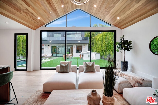 Building Photo - 15602 Morrison St