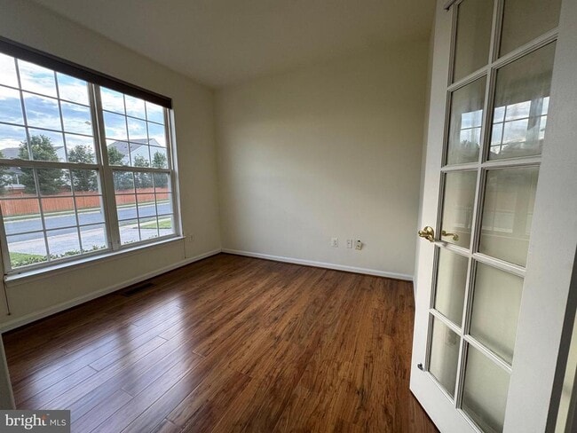 Building Photo - 105 Fredericksburg Dr