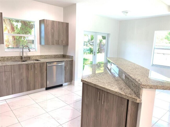 Building Photo - 3 bedroom in West Park FL 33023