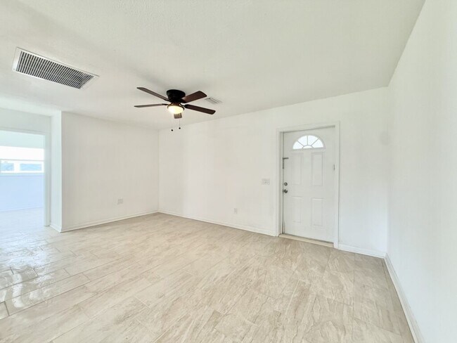 Building Photo - 2125 Mark Ave