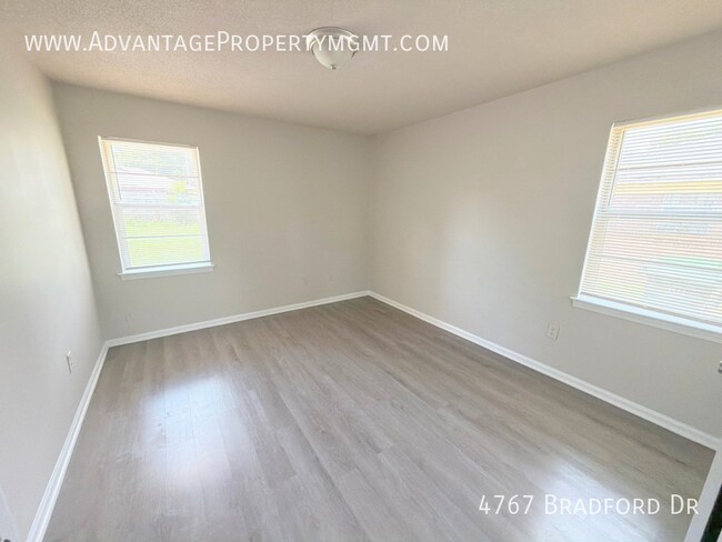 Building Photo - 4767 Bradford Dr