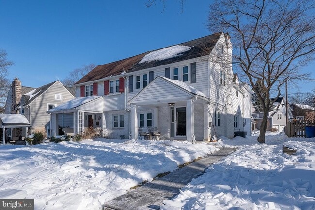 Building Photo - 227 E Hathaway Ln