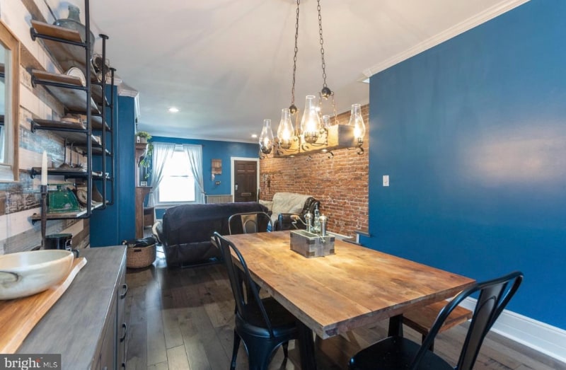 Building Photo - 1610 W 16th St