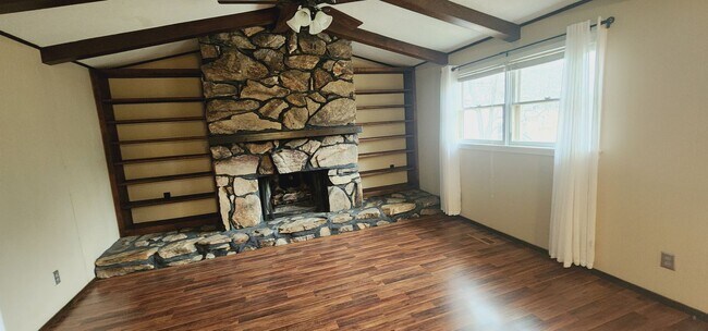Building Photo - 209 Knoll Crest Dr