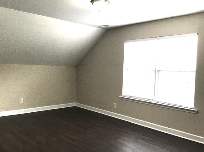 Building Photo - 202 Curico Ln