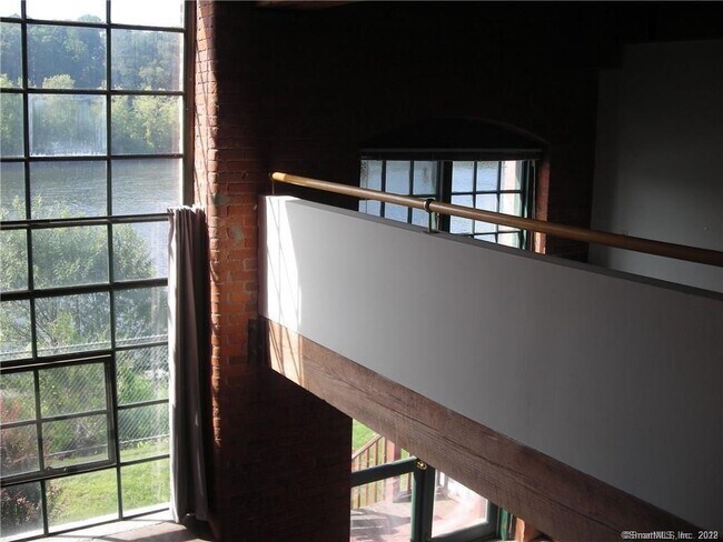 Building Photo - 68 Thermos Ave