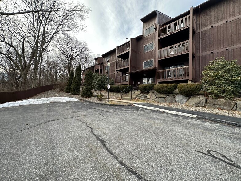 Building Photo - 340 Sunderland Rd