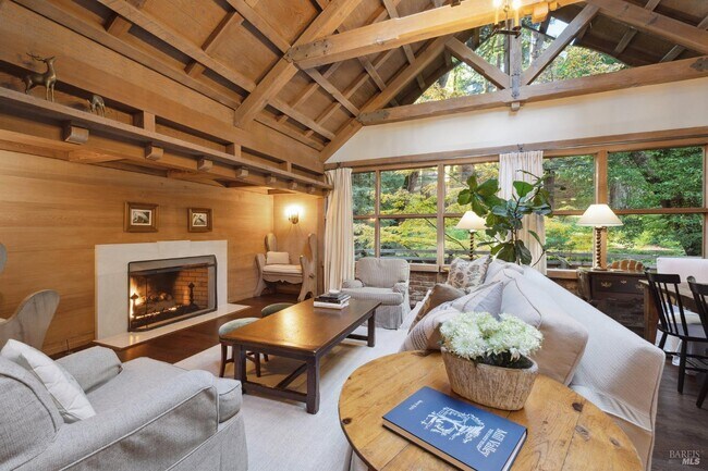 Building Photo - 224 Cascade Dr