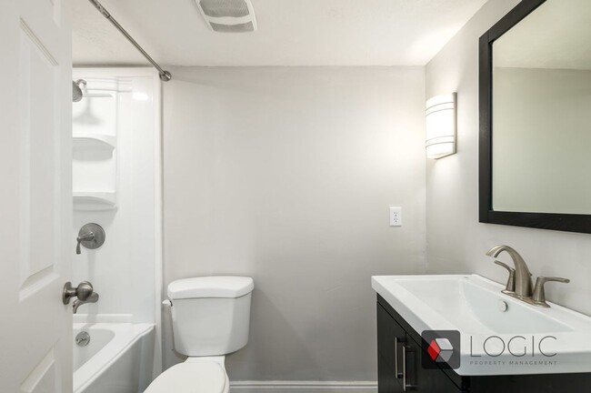 Building Photo - Stunning Row End Townhome In Excellent Loc...