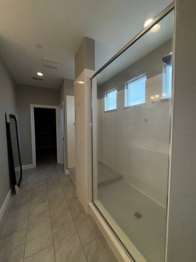 Building Photo - A Great House to Call Home!