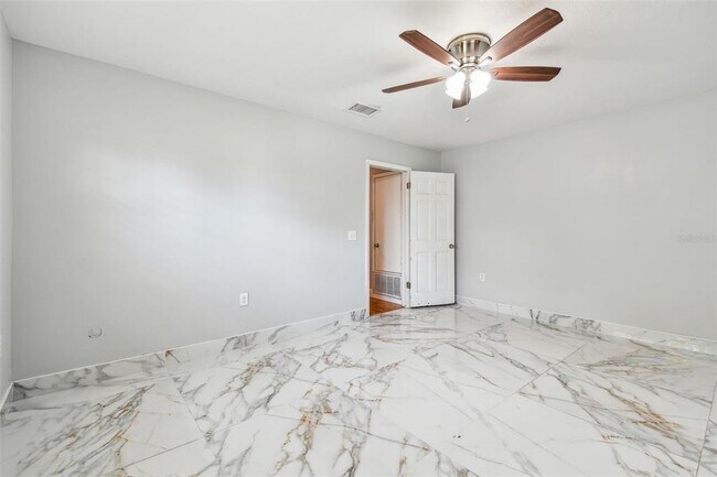 Building Photo - 1302 Brandonwood Dr