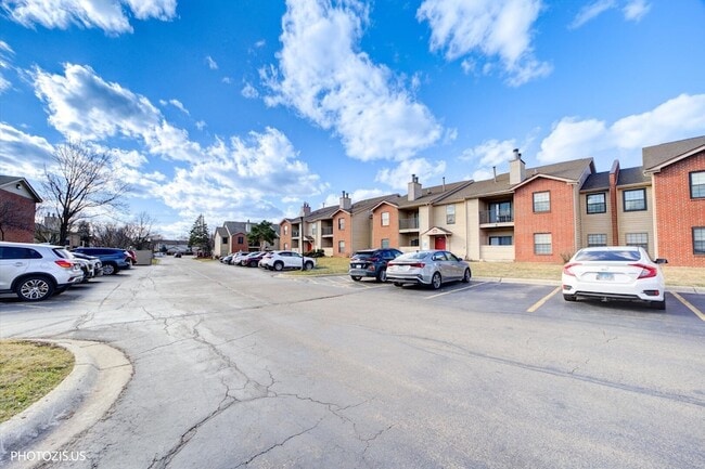 Building Photo - 1955 N Hicks Rd