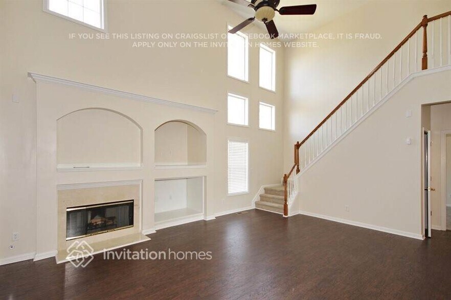 Building Photo - 7120 Thoreau Cir