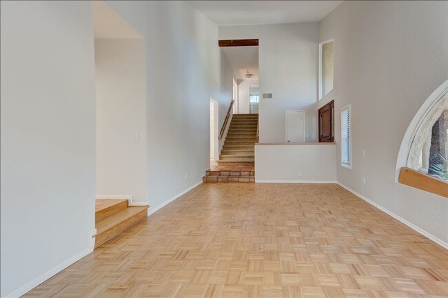 Building Photo - 407 Village Center Dr