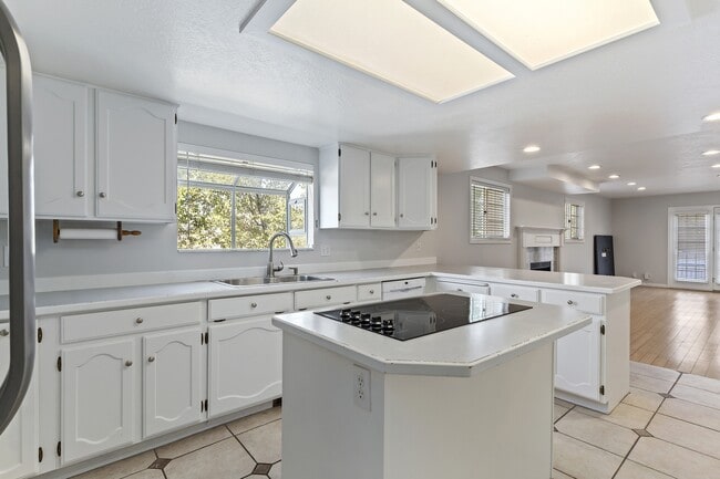 Building Photo - 3666 Pearblossom Cir