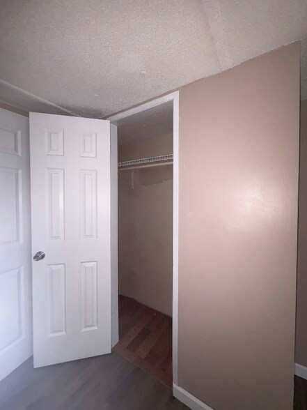 Building Photo - 15 Little Ln