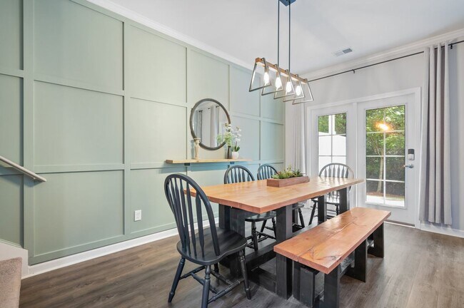 Building Photo - Furnished rental/Short Term Available