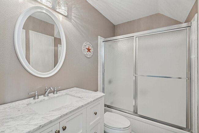 Building Photo - Comfortable 2-Bed, 2-Bath Home in Costa Me...