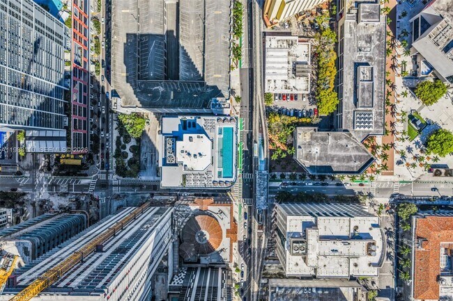 Building Photo - 121 NE 5th St