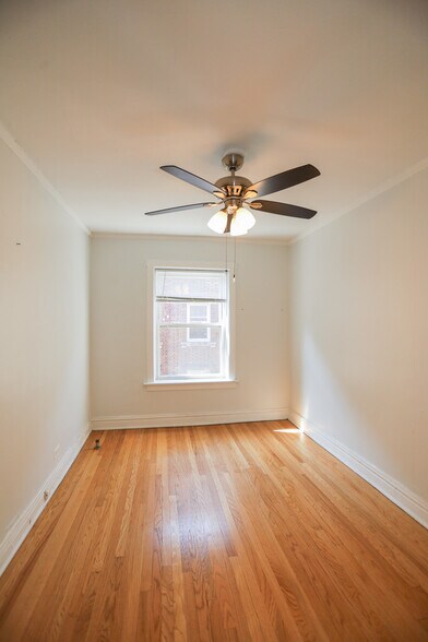 Building Photo - 652 W Oakdale Ave