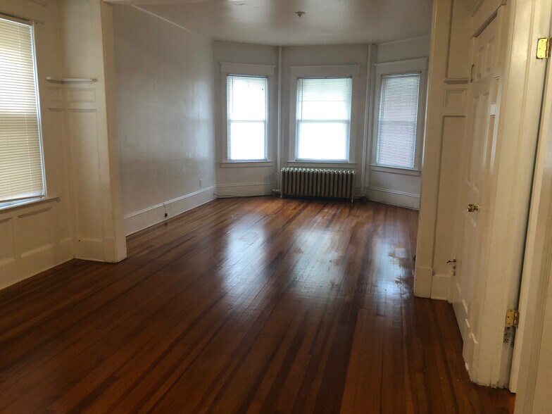 Primary Photo - 811 Myrtle Ave