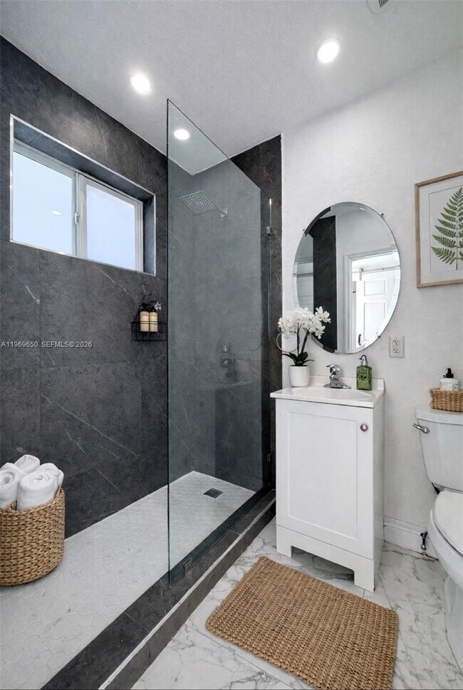 Building Photo - 903 80th St