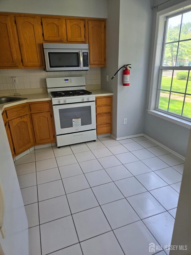 Building Photo - 127 Wellington Ct