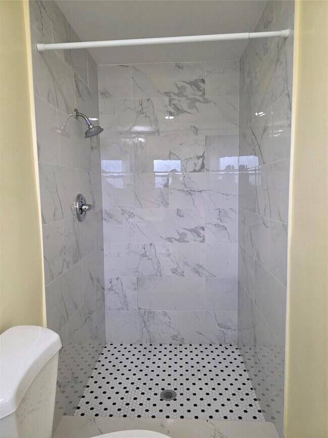 Building Photo - 3633 SE 20th Terrace