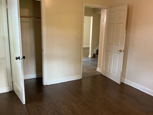 Building Photo - 3 Bedroom Single Family Home