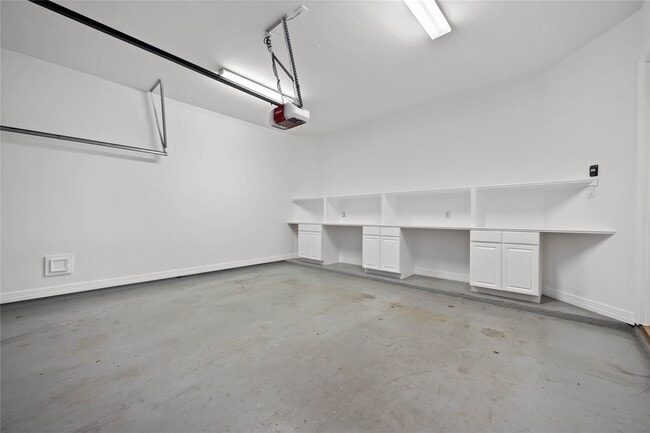 Building Photo - 2827 Briarhurst Park