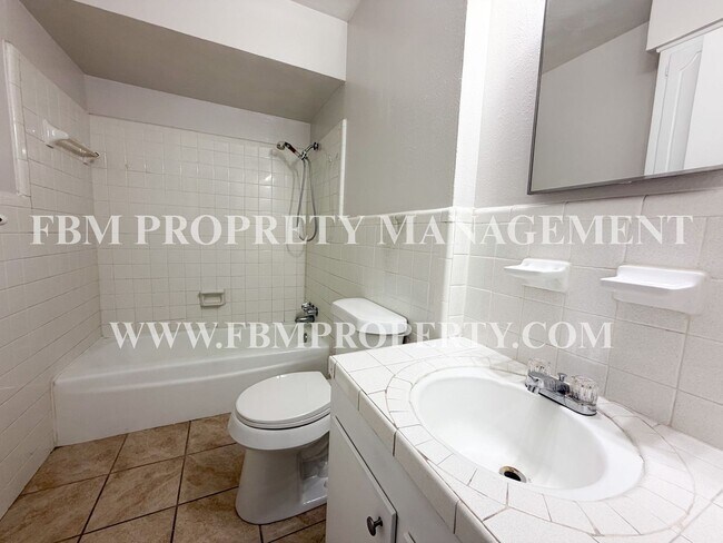 Building Photo - Preston-Gilmer Apartments, Unit 7 - Cozy 2 Bedroom, 1 Bathroom home in Ennis, Tx!