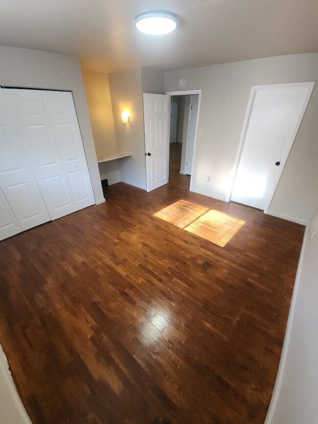 Building Photo - 2 bedroom 1 bath