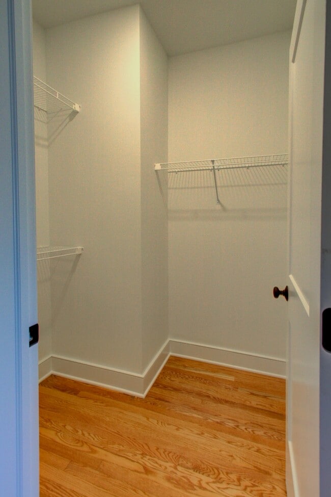 Building Photo - 796 Long Ln