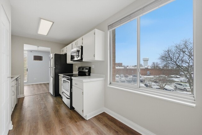 Building Photo - 4000 Triumvera Dr