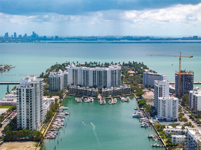 Building Photo - 7900 Harbor Island Dr