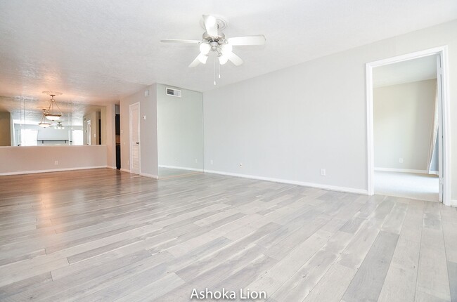 Primary Photo - Wonderful 2 bedroom condo in a gated commu...