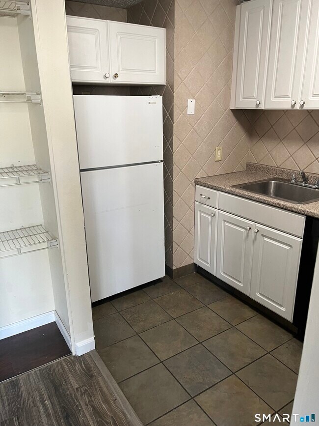 Building Photo - 20 Burgundy Hill Ln