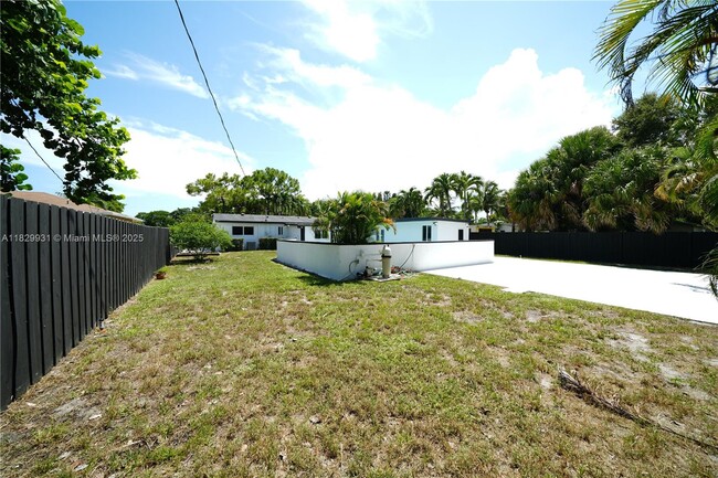 Building Photo - 2573 Conroy Dr